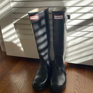 Black tall hunter boots